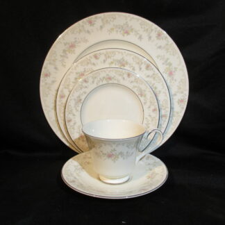 Royal Doulton Diana H5079 5 Piece Place Setting