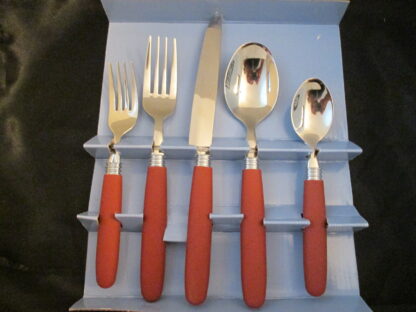 Noritake Colorwave Raspberry 8945 Boxed 5 Piece Place Setting NEW