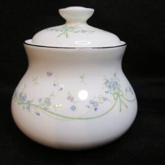 Royal Doulton Demure H5067 Covered Sugar