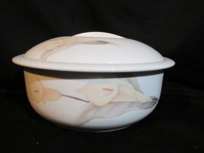 Mikasa New Spirit CL908 Covered Vegetable Bowl