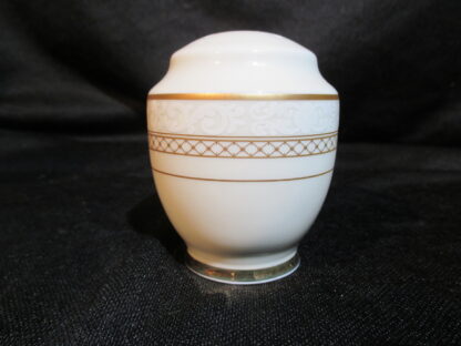 Mikasa Heirloom Gold L3430 Shaker - 4 Hole Only