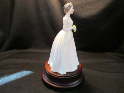 Royal Doulton Limited Edition Figurine Her Majesty HN3440 - Image 2