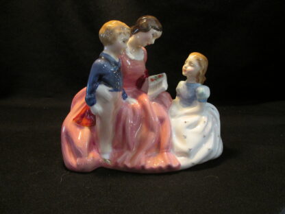 Royal Doulton Figurine The Bedtime Story HN2059