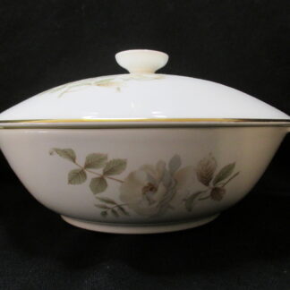 Royal Doulton Yorkshire Rose H5050 Covered Vegetable Bowl