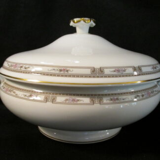 Wedgwood Colchester R4785 Covered Vegetable Bowl