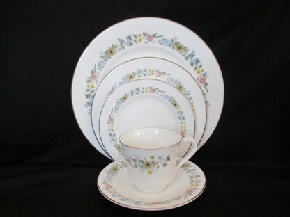 Royal Doulton Pastorale H5002 5 Piece Place Setting