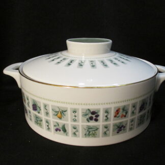 Royal Doulton Tapestry TC1024 Covered Vegetable Bowl