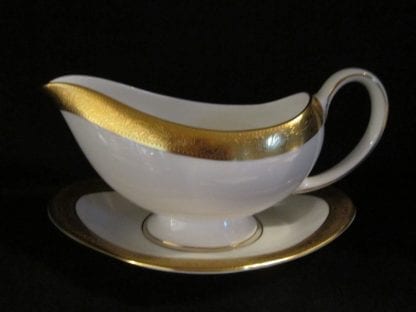 Wedgwood Ascot Gravy Boat & Stand
