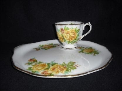 Royal Albert Yellow Tea Rose Round Hostess Set