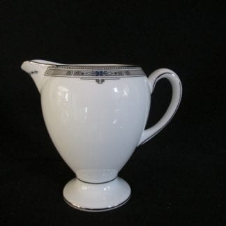 Wedgwood Amherst R4724 Globe Creamer