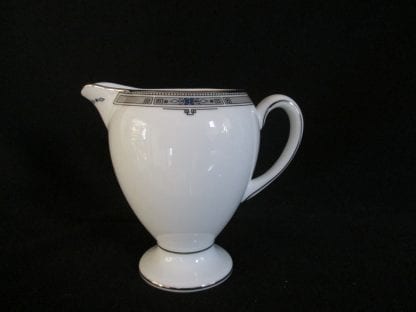 Wedgwood Amherst R4724 Globe Creamer