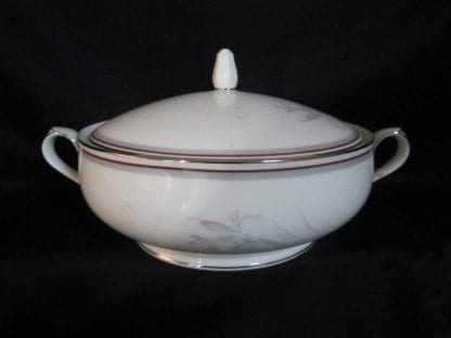 Noritake Malverne 3501 Covered Vegetable Bowl