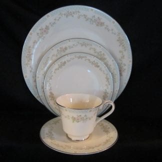 Royal Doulton Stephanie H5092 5 Piece Place Setting