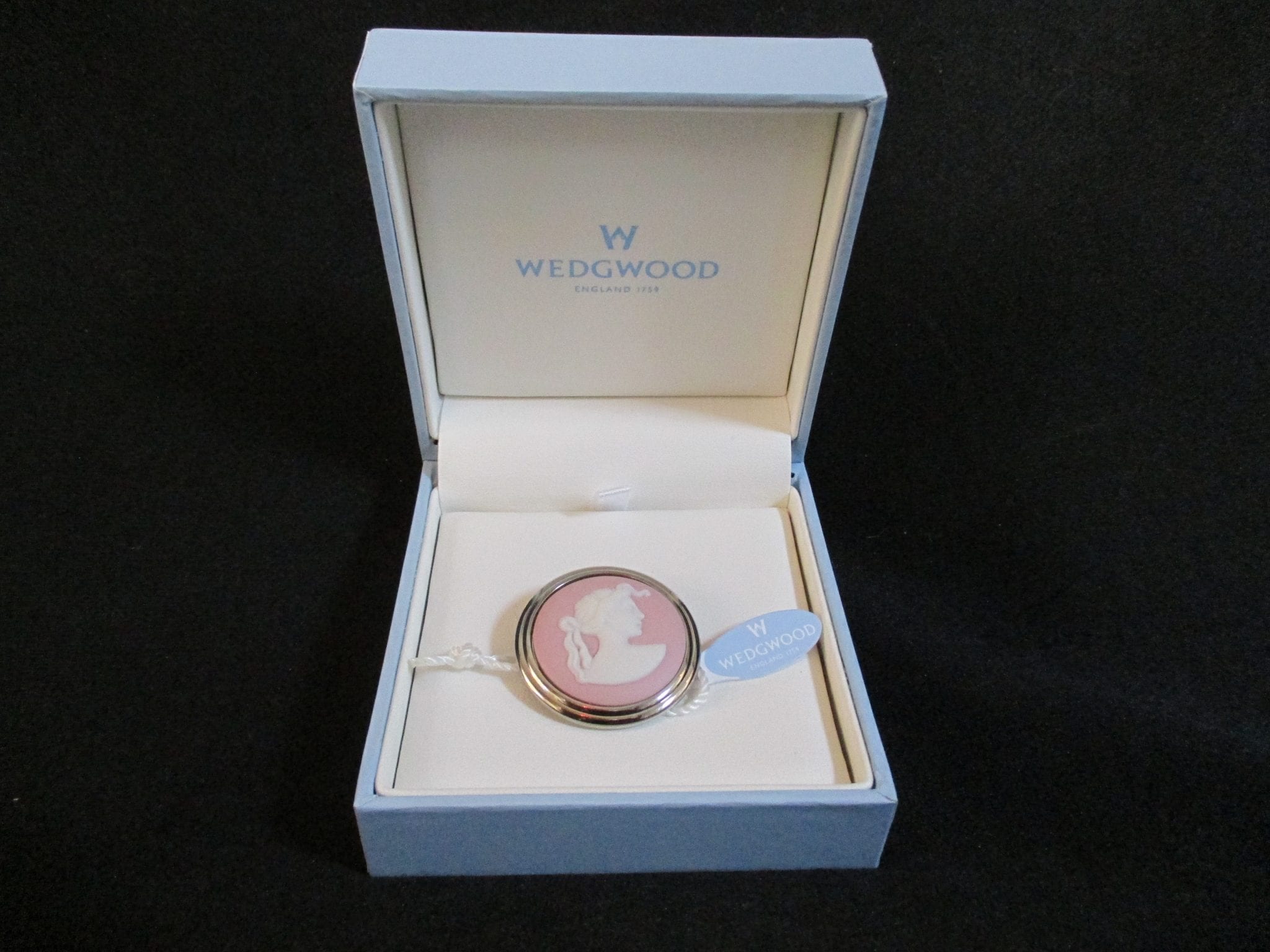 Wedgwood Jewelery - Brooch Pink Classic - Palladium Plated | Missing Pieces  Discontinued Tableware - China Replacements - Dinnerware - Crystal -  Stemware - Flatware - Winnipeg, MB